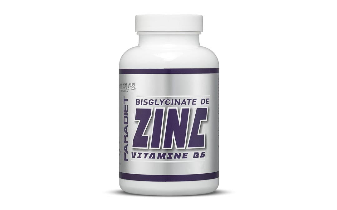 Capsule blanche contenant un flacon de Bisglycinate de Zinc avec étiquette argentée et texte violet ZINC. Capsule blanche contenant un flacon de Bisglycinate de Zinc avec étiquette argentée et texte violet ZINC.