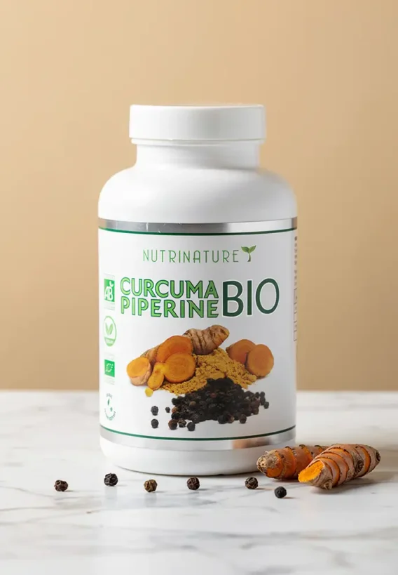 CURCUMA BIO + PIPERINE BIO 🔴 4 Capsule de Curcuma BIO + Piperine BIO de Nutrinature, bouteille blanche avec étiquette verte et images de curcuma et poivre noir.